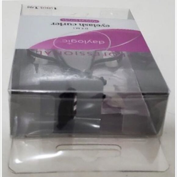 New Daylogic Eyelash Curler Black Professional Make Up Tool NWT - Picture 5 of 10